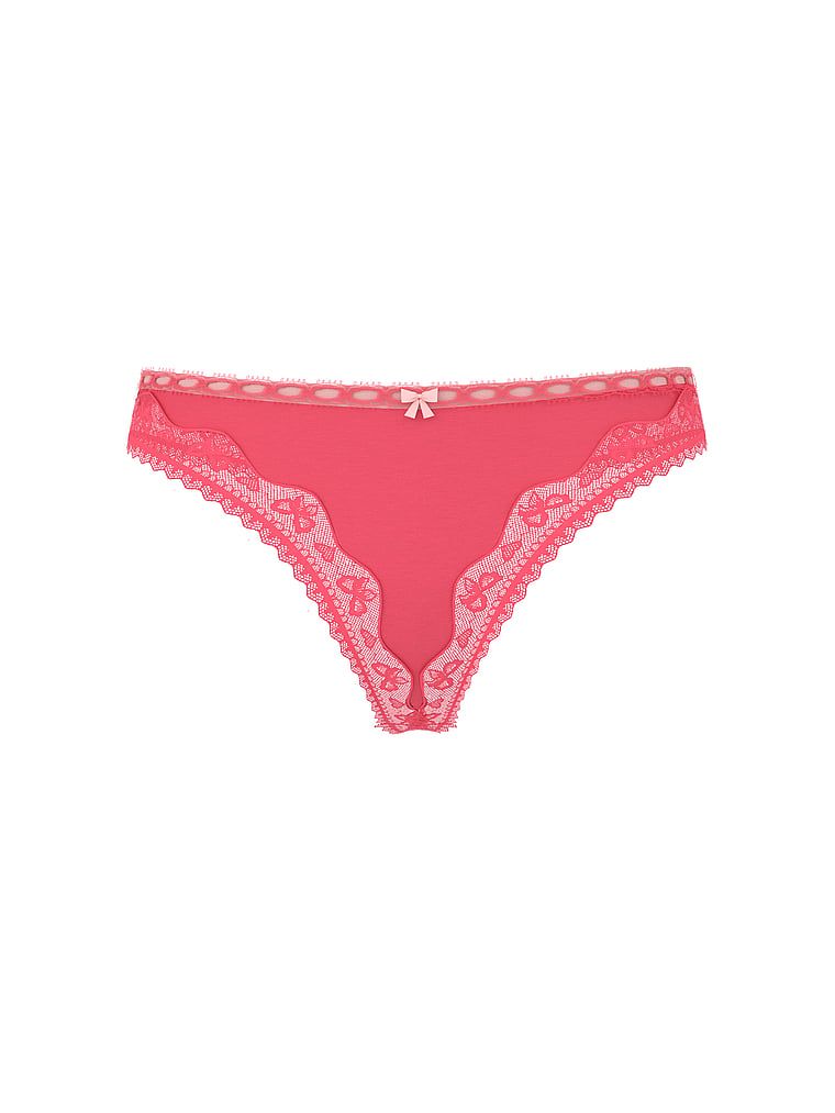 Bavlněné tanga s motlou s krajkou a lemem. Produkt je růžové barvy a pochází z kolekce Lace Trim.