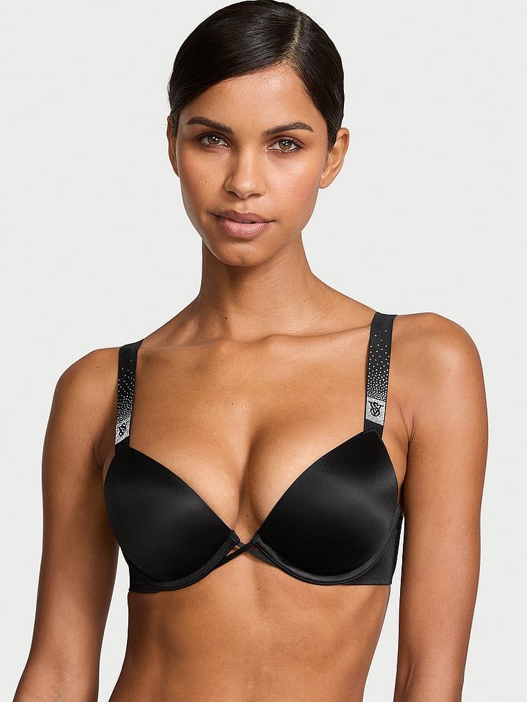 Push-up podprsenka s roztroušenými lesklými ramínky. Produkt je černý a pochází z kolekce Very Sexy.