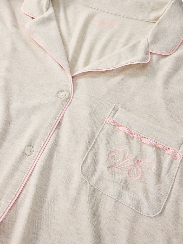 Pyžamo vyrobené ze SoSoft modalu. Produkt je béžové barvy a pochází z kolekce Victoria's Secret.
