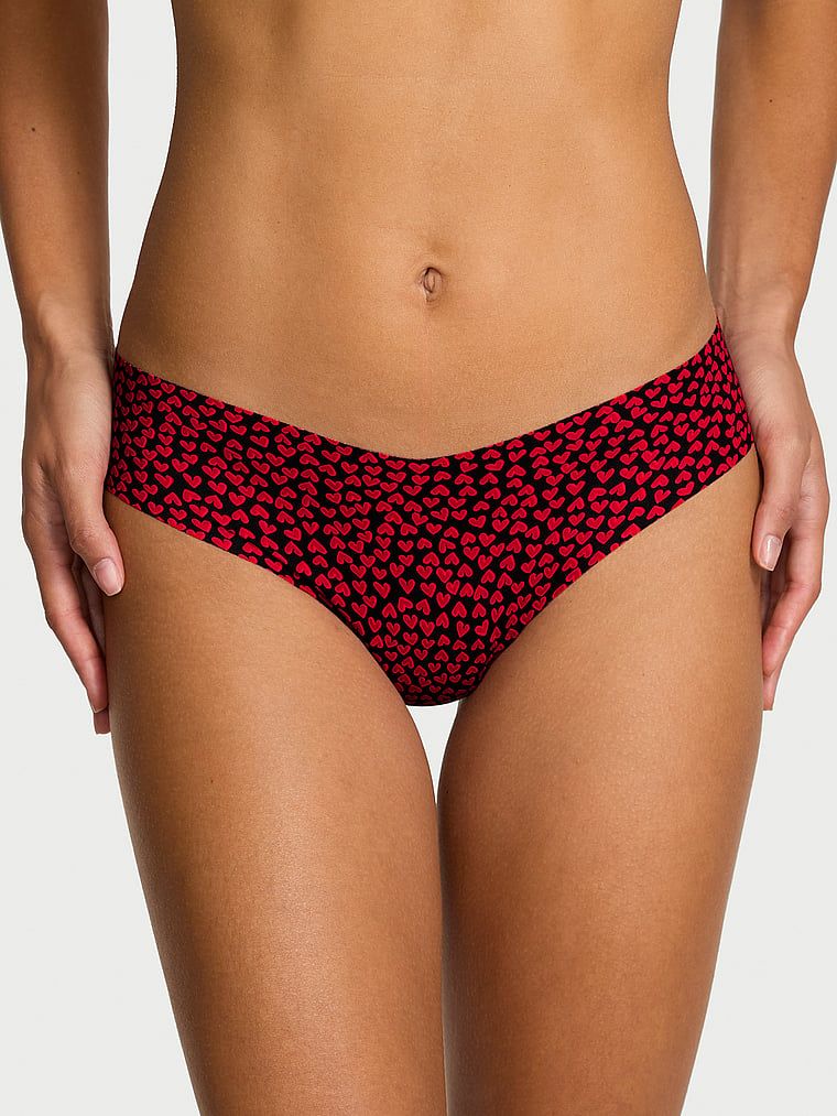 Tanga bez švů. Produkt je vzorovaný a pochází z kolekce No-Show.