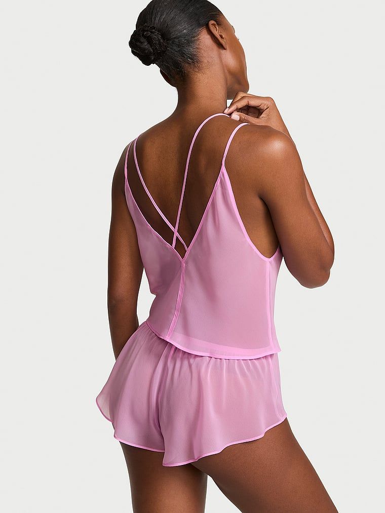 Šifonové kraťasy na spaní. Produkt je růžové barvy a pochází z kolekce Victoria's Secret.
