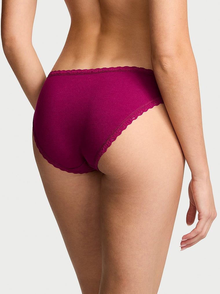 Bavlněné kalhotky s krajkou v bikinách s krajkovým lemem. Produkt je růžový a pochází z kolekce Lacie.