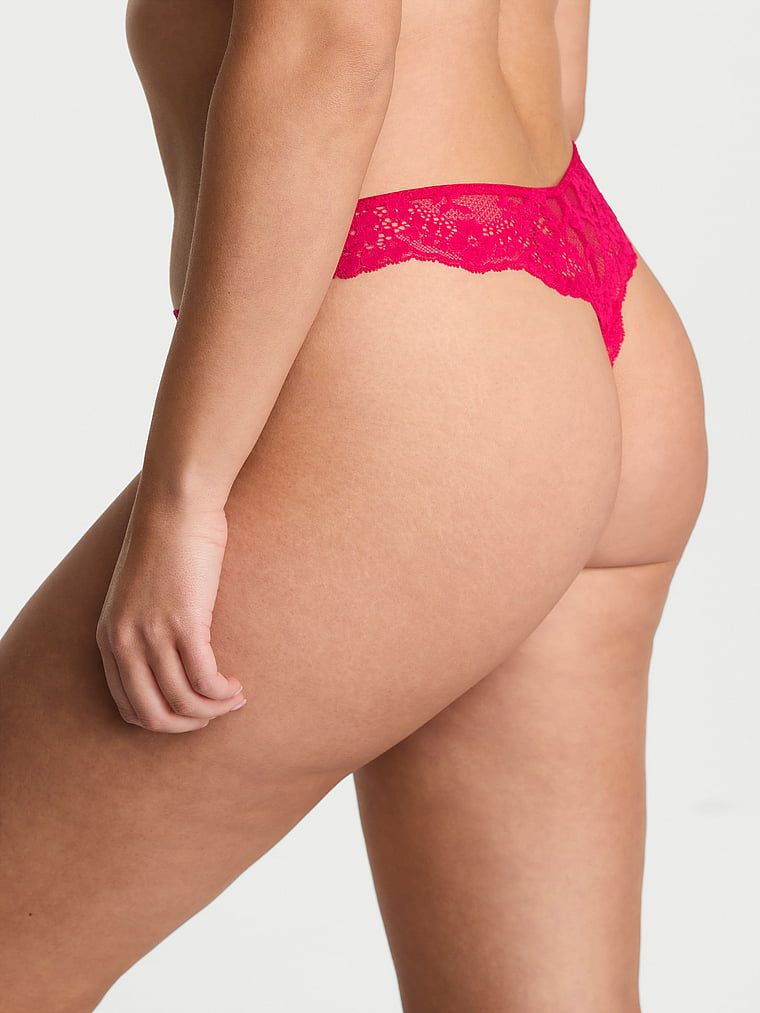 Krajkové krajkové tanga. Produkt je růžové barvy a pochází z kolekce Dream Angels.