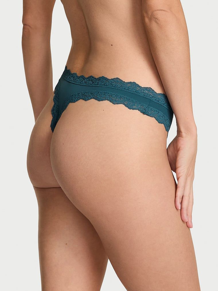 Tanga s krajkou Lace Trim. Produkt má modrou barvu a pochází z kolekce Dream Angels.