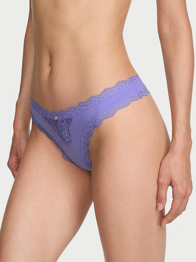 Tanga s krajkovým lemem. Produkt je modré barvy a pochází z kolekce Dream Angels.