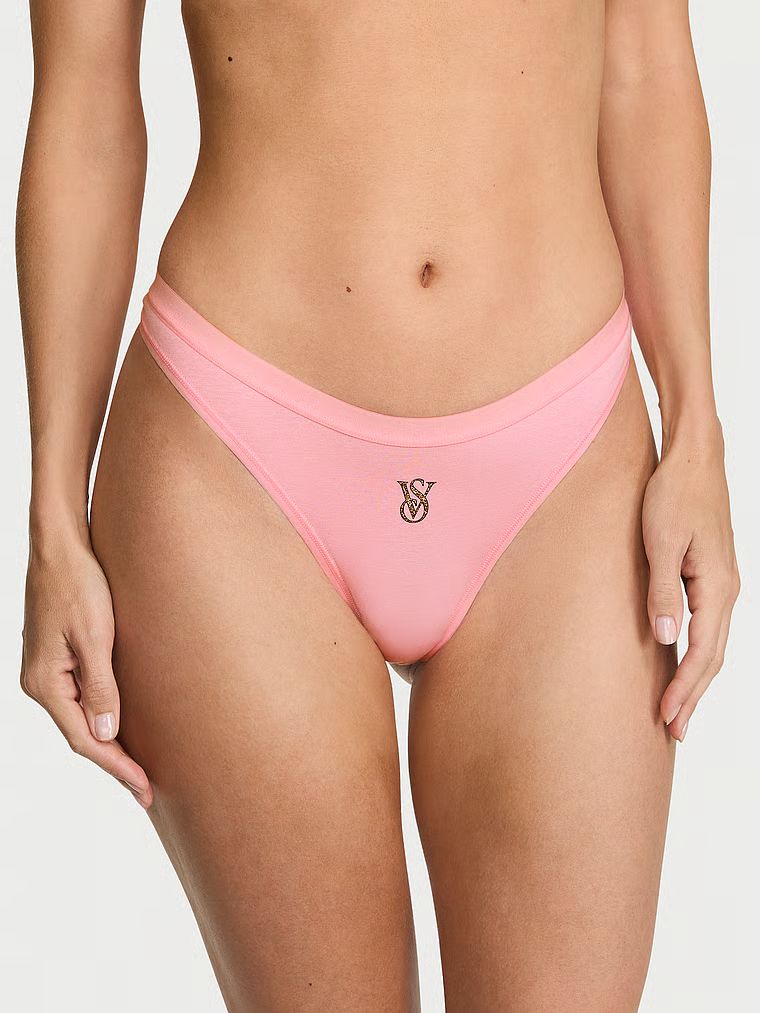 Bavlněné tanga s vysokými nohavičkami. Produkt je růžové barvy a pochází z kolekce Victoria's Secret.