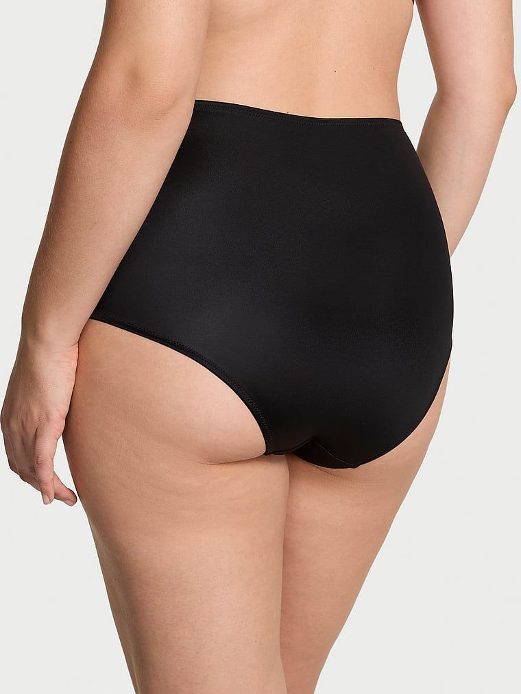Hladké krátké kalhotky s vysokým pasem. Produkt je černý a pochází z kolekce Very Sexy.