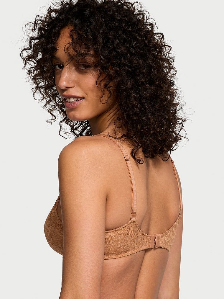 Krajková podprsenka Invisible Lift Demi. Produkt je béžový a pochází z kolekce Body by Victoria.
