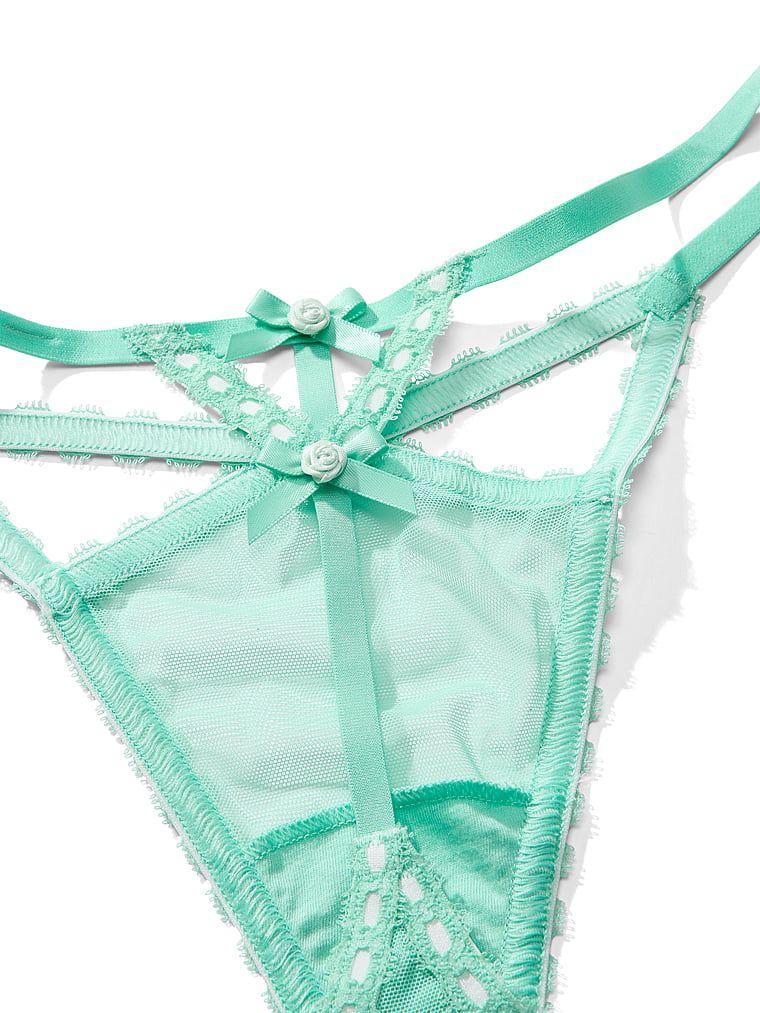 Síťované tanga s páskovým otvorem. Produkt je modré barvy a pochází z kolekce Dream Angels.