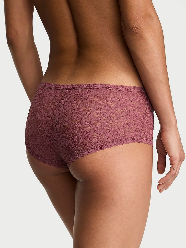Krajkové kraťasy s nízkým pasem Boyshorts. Produkt je růžové barvy a pochází z kolekce Lacie.