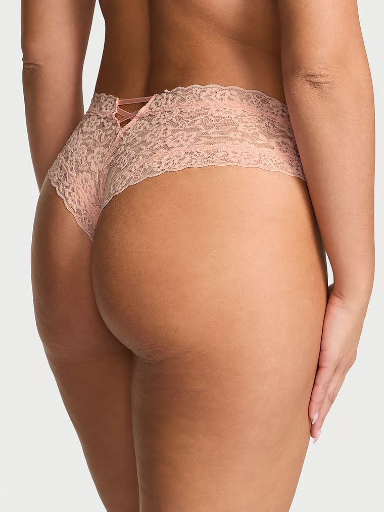 Krajkové kalhotky s ramínky vzadu Blossom Cheeky. Produkt je oranžové barvy a pochází z kolekce Lacie.