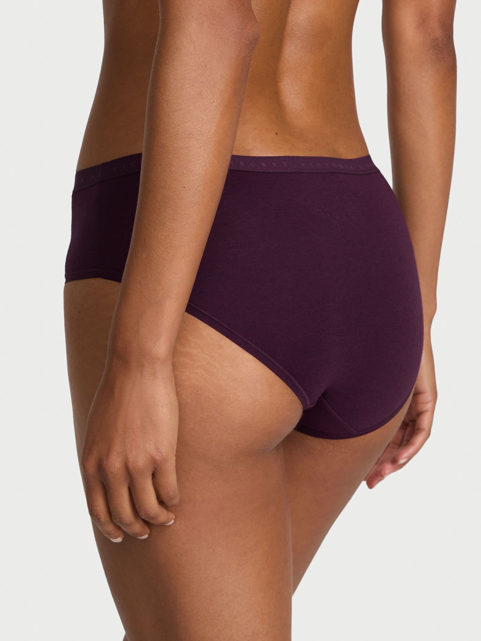 Bavlněné kalhotky Hiphugger. Produkt je fialový a pochází z kolekce Victoria's Secret.