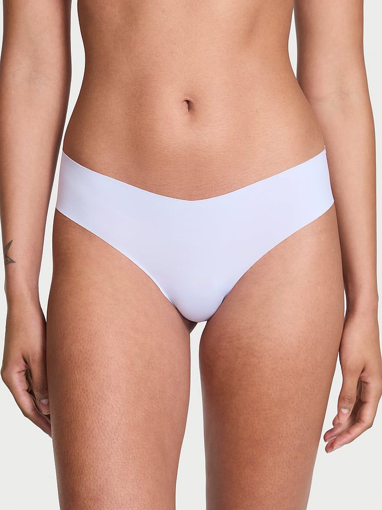 Bezešvá tanga s ramínky na zadní straně No-Show Strappy. Produkt má fialovou barvu a pochází z kolekce No-Show.