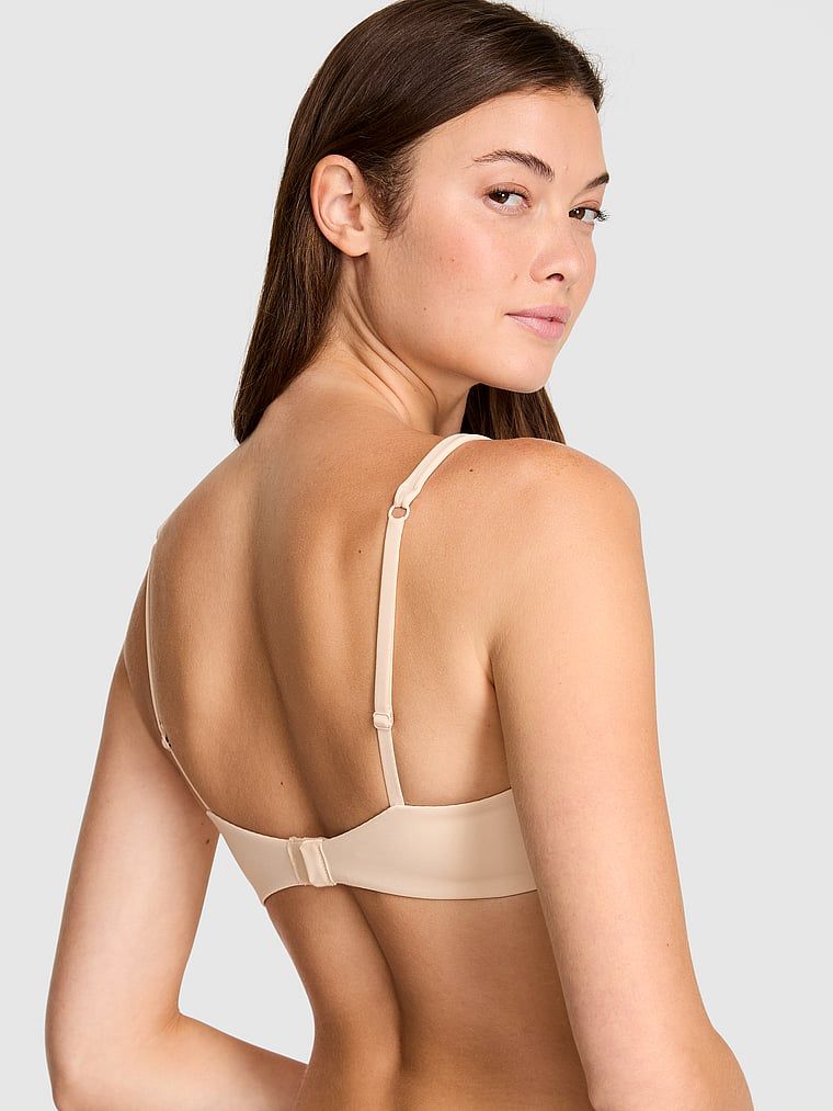 Luxe Contour Scoop mírně vyztužená podprsenka. Produkt je béžový a pochází z kolekce Body by Victoria.