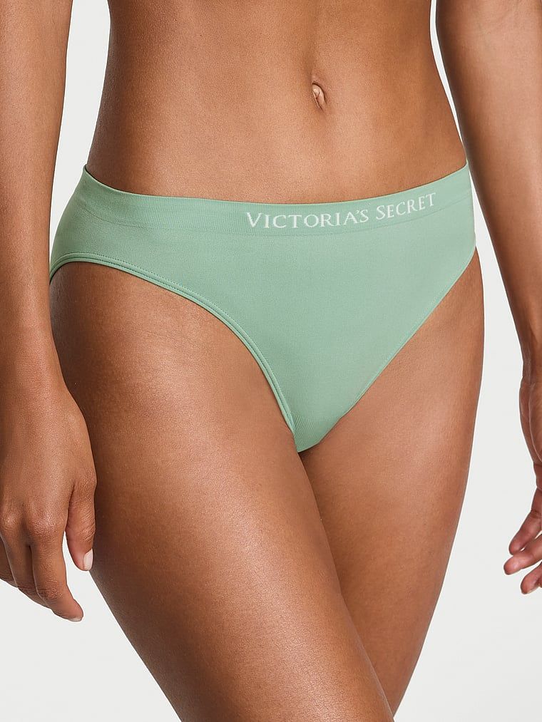 Bezešvé bikiny kalhotky. Produkt je zelený a pochází z kolekce Bezešvé.