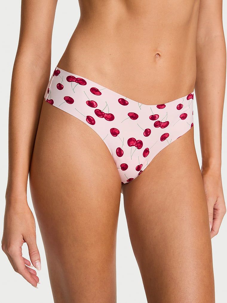 Bezšvové tanga s ramínky na zadní straně No-Show Strappy. Produkt je vzorovaný a pochází z kolekce No-Show.