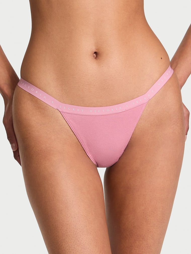 Elastická bavlněná tanga. Produkt je růžový a pochází z kolekce Victoria's Secret.