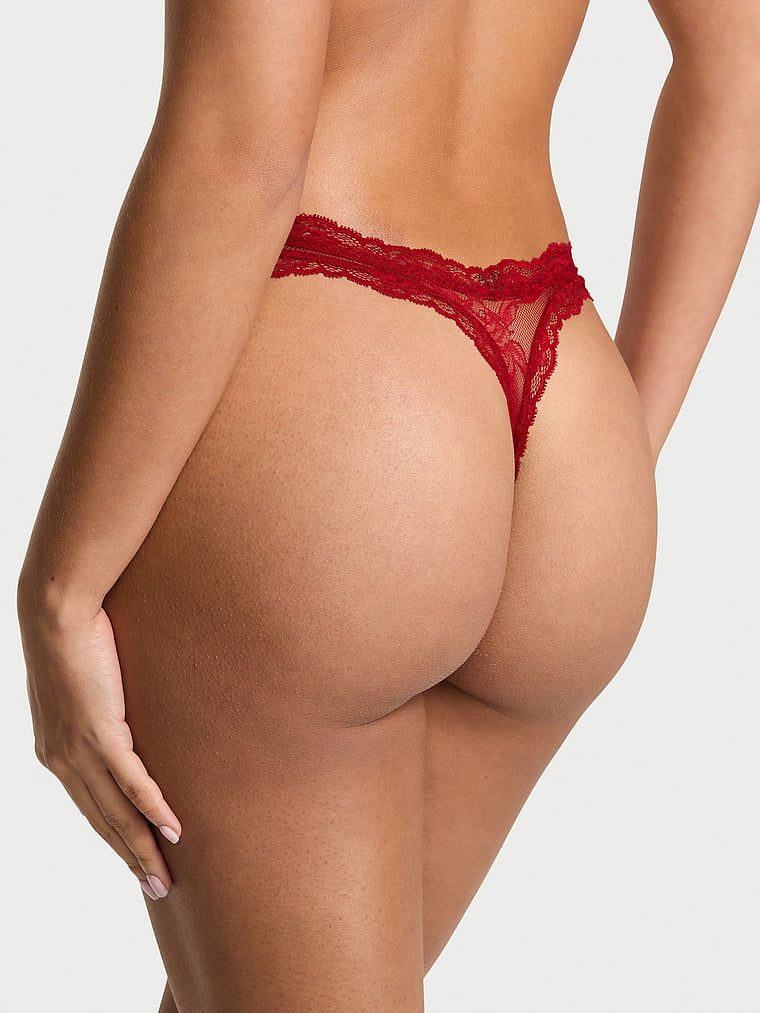 Krajková tanga s vysoko střiženými nohavicemi Rose Lace. Produkt má červenou barvu a pochází z kolekce Very Sexy.