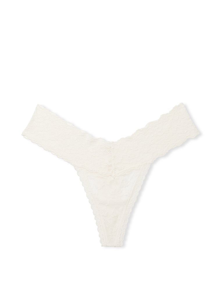 Tanga s krajkou Lace. Výrobek je v bílé barvě a pochází z kolekce Lacie.