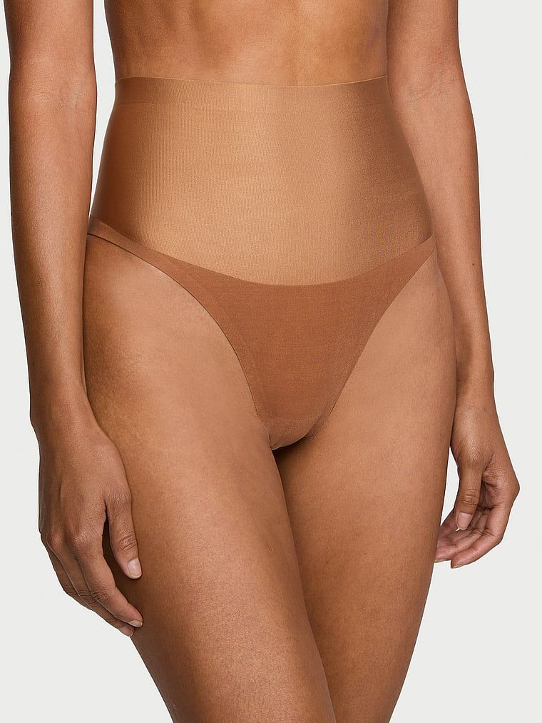 Vyhlazující tvarující tanga s vysokým pasem. Produkt je hnědý a pochází z kolekce Body by Victoria.