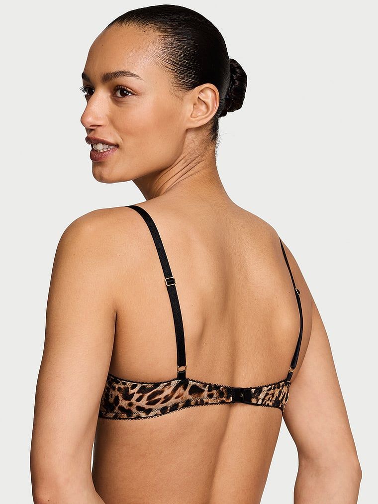 Tease Sheer Shimmer Demi Unpadded Bro. Produkt je vzorovaný a pochází z kolekce Victoria's Secret.