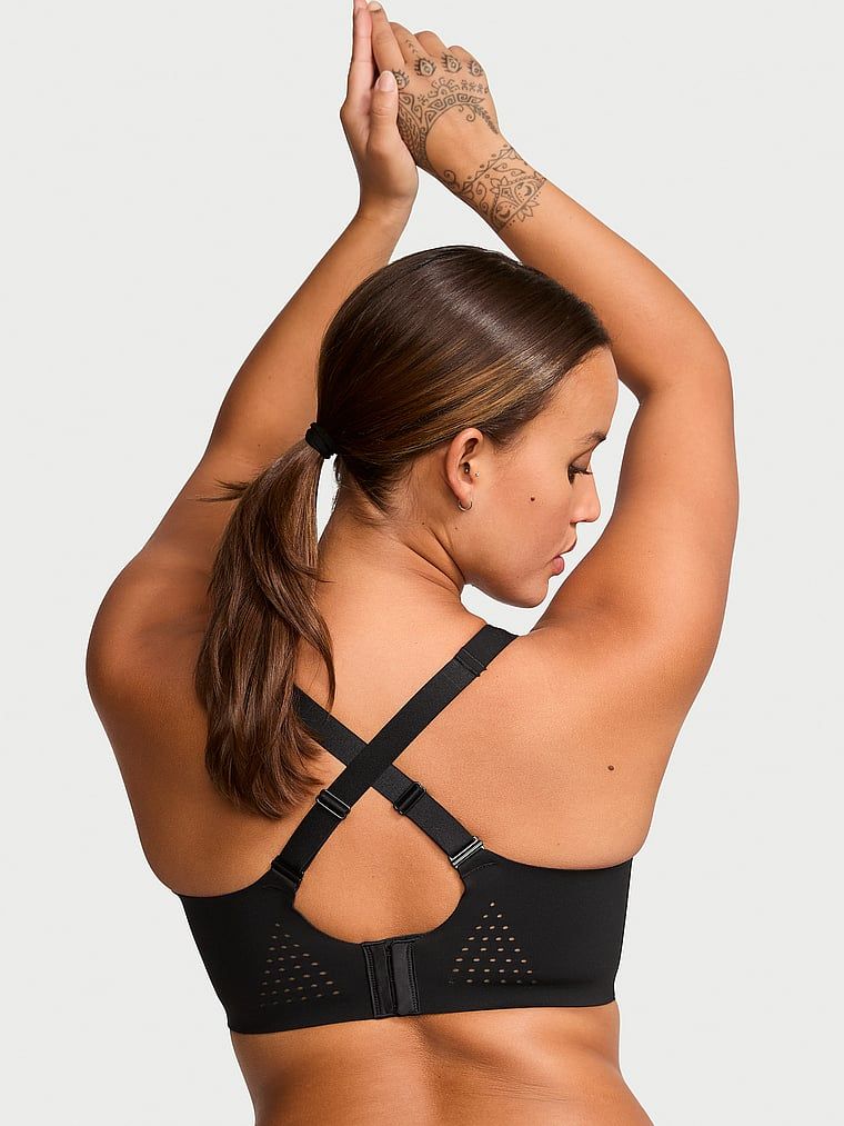 Sportovní podprsenka s maximální podporou Featherweight Max. Produkt je černý a pochází z kolekce VSX.
