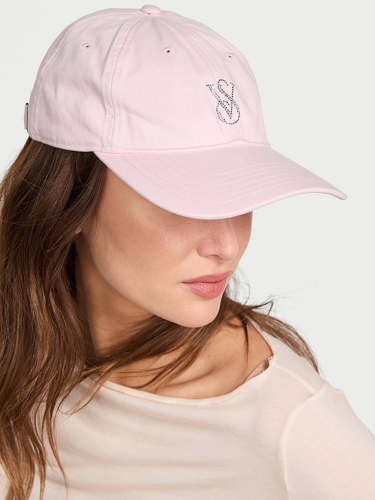Kšiltovka VSX. Produkt je růžový a pochází z kolekce Victoria's Secret.