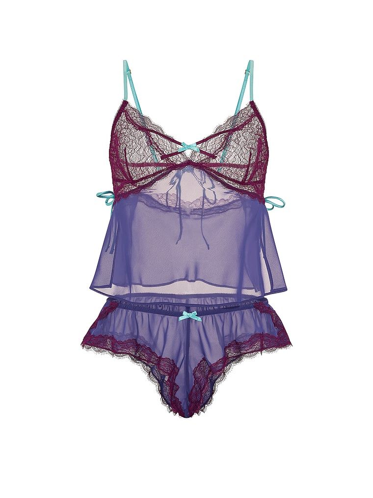Šifonová sada na spaní – top a kraťasy Tease. Produkt je modré barvy a pochází z kolekce Victoria's Secret.