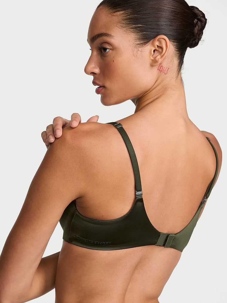 Podprsenka je mírně vycpaná balconetou FlexFactor. Produkt je zelené barvy a pochází z kolekce Body by Victoria.