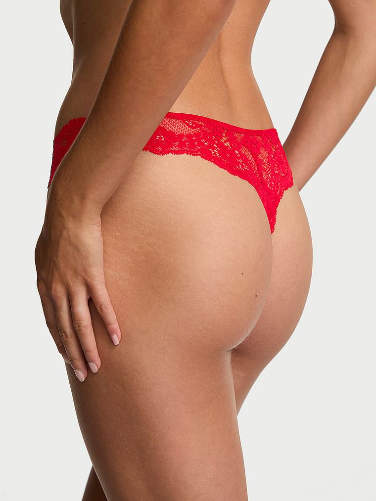 Krajková krajková tanga. Výrobek je červené barvy a pochází z kolekce Dream Angels.