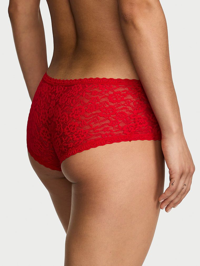 Krajkové kraťasy s nízkým pasem Boyshorts. Produkt je červené barvy a pochází z kolekce Lacie.
