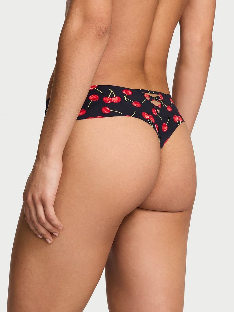 Bezšvové tanga s ramínky na zadní straně No-Show Strappy. Produkt je vzorovaný a pochází z kolekce No-Show.