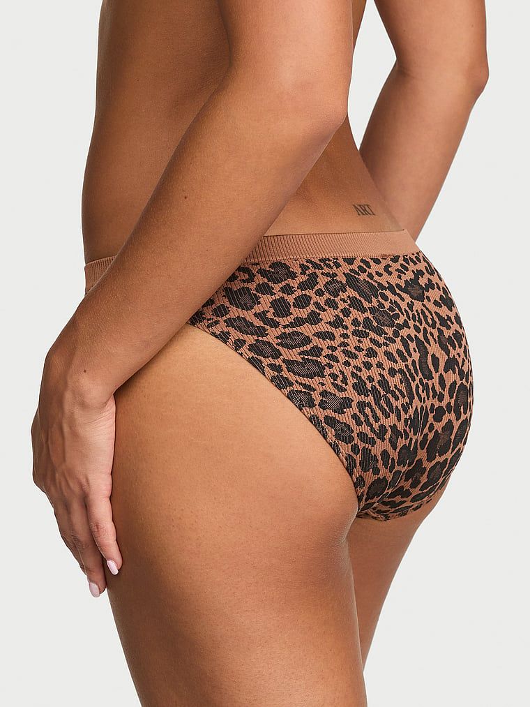 Bezešvé levopardí žebrované bikiny s žebrováním. Produkt má vzorovanou barvu a pochází z kolekce Seamless.