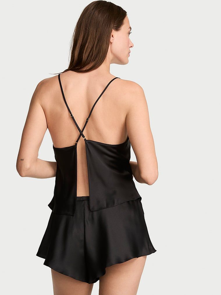 Na spaní na zákulisní set, saténová souprava. Produkt je černý a pochází z kolekce Victoria's Secret.
