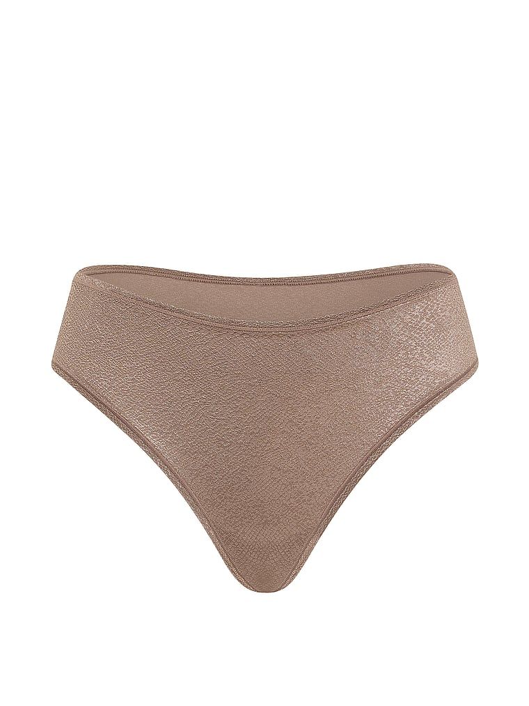 Tanga s pasem středně neviditelným. Produkt je hnědé barvy a pochází z kolekce No-Show.