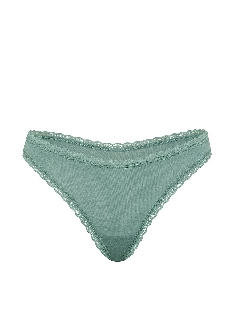 Bavlněné tanga s krajkou na okrajích Lace-Waist. Produkt je zelené barvy a pochází z kolekce Lace Trim.