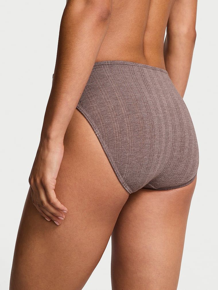 Modální slipy s vysoce střiženými nohavičkami, ultra-jemné slipy. Produkt je hnědé barvy a pochází z kolekce Victoria's Secret.