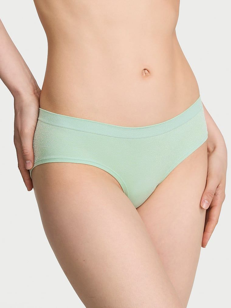 Spodní prádlo z lesklého materiálu Shimmer Hiphugger. Produkt je zelené barvy a pochází z kolekce Seamless.