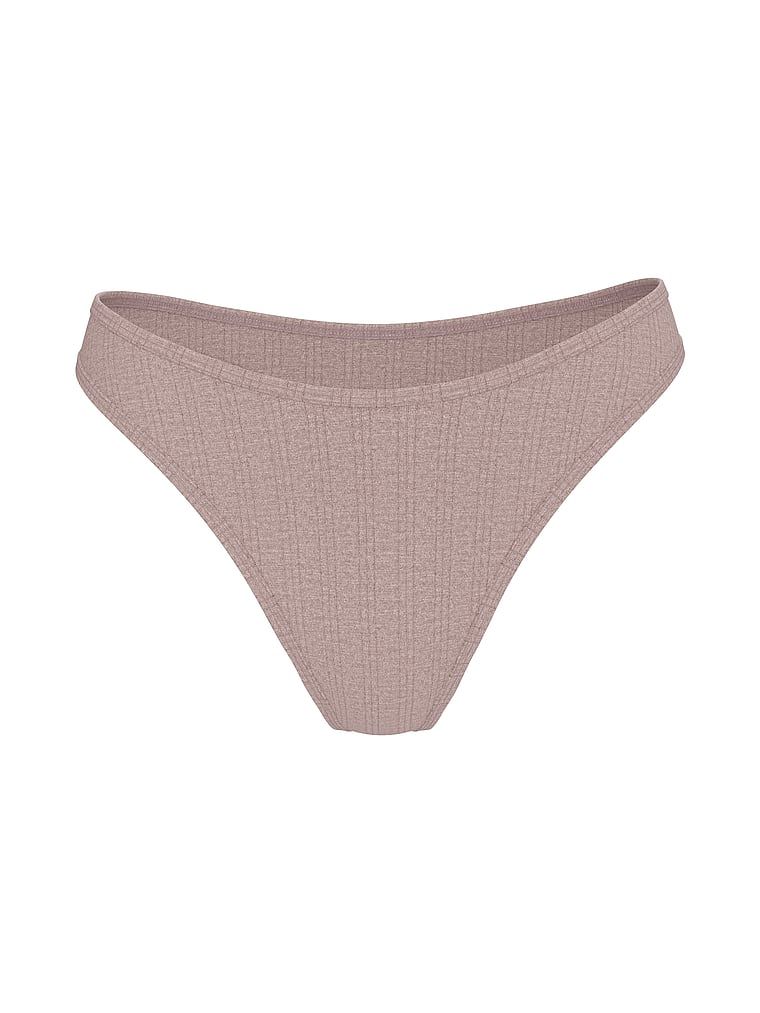 Modální tanga s vysoce střiženými ultra-jemnými nohavičkami. Produkt je hnědé barvy a pochází z kolekce Victoria's Secret.