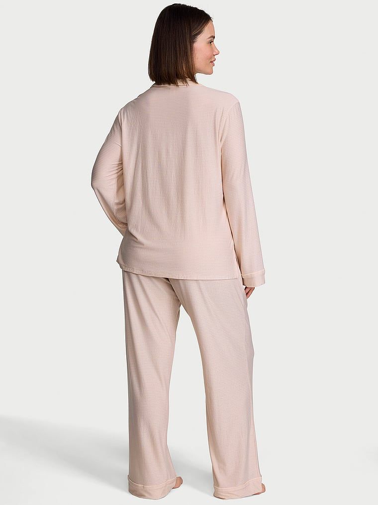 Dlouhé pyžamo ze SoSoft modalu. Produkt je zlaté barvy a pochází z kolekce Victoria's Secret.