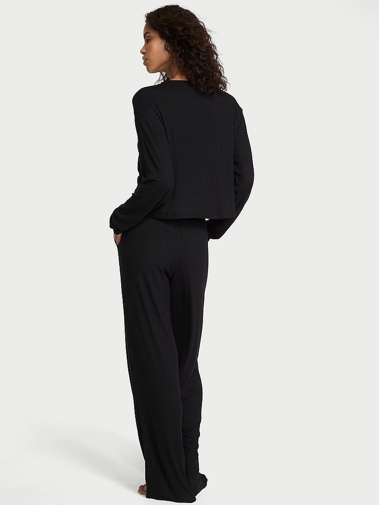 Modal set - svetr a společenské kalhoty. Produkt je černý a pochází z kolekce Victoria's Secret.