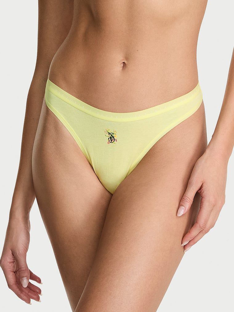 Bavlněné tanga s vysokými nohavičkami. Produkt je žluté barvy a pochází z kolekce Victoria's Secret.