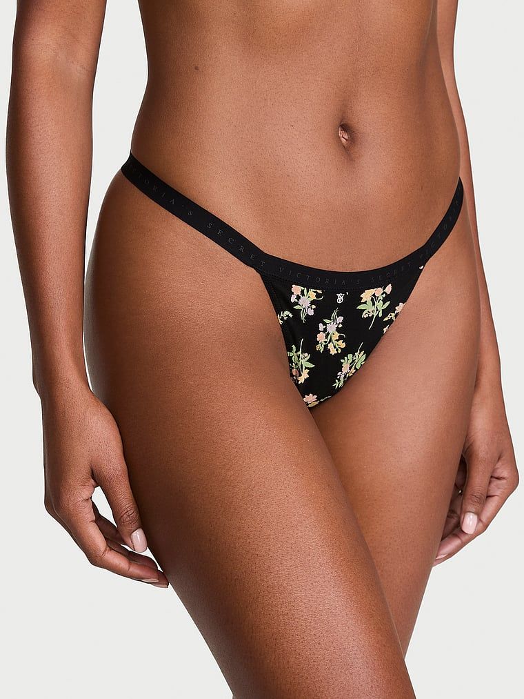 Pružné bavlněné tanga. Produkt má květinový vzor a pochází z kolekce Victoria's Secret.