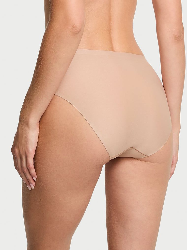 Kalhotky Flex z mikrovlákna. Produkt je béžový a pochází z kolekce Body by Victoria.
