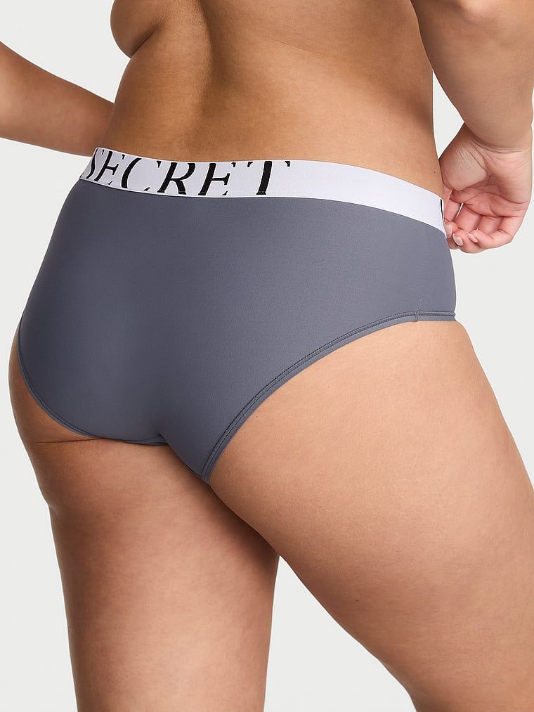 Kalhotky s logem Cool Hiphugger. Produkt je šedé barvy a pochází z kolekce Victoria's Secret.
