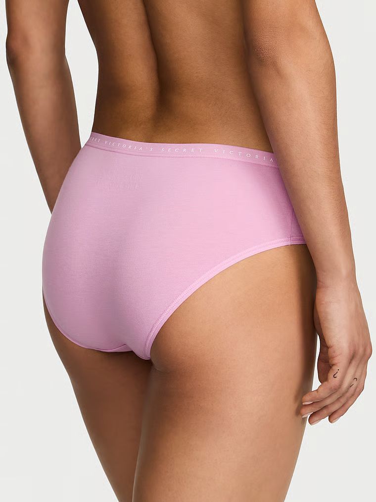 Bavlněné kalhotky hiphugger. Produkt je fialové barvy a pochází z kolekce Victoria's Secret.