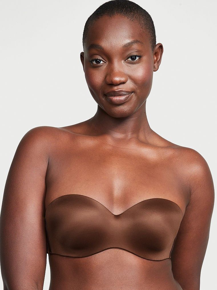 Mírně vyztužená podprsenka bez ramínek. Produkt je hnědý a pochází z kolekce Body by Victoria.