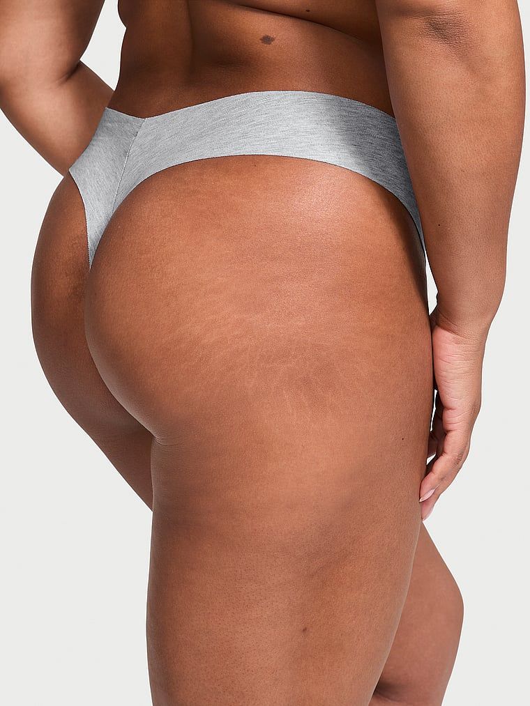Bezešvá bavlněná tanga No-Show. Produkt je šedý a pochází z kolekce No-Show.