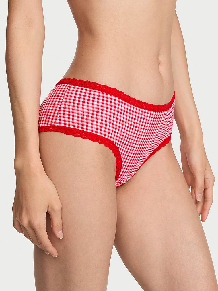 Bavlněné kalhotky s krajkou na okrajích Lace-Waist Cheeky. Produkt je vzorovaný a pochází z kolekce Lace Trim.