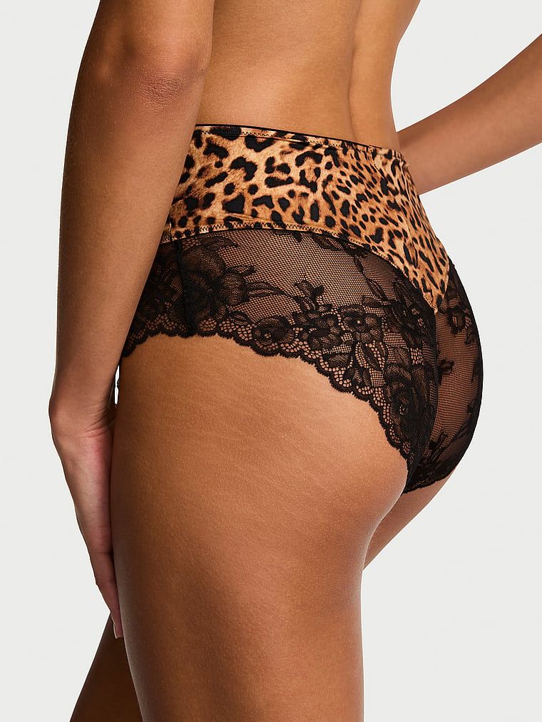 Kalhotky s vysokým pasem a krajkou Smooth Lace-Lem. Produkt má vzorovanou barvu a pochází z kolekce Very Sexy.